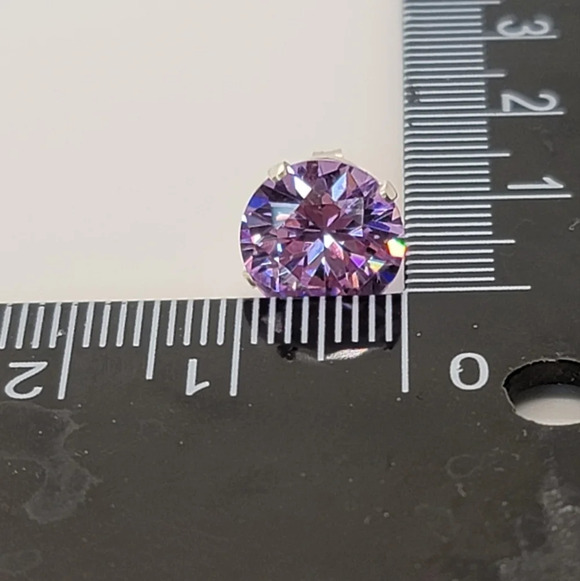 New 925 Sterling Silver Lavender CZ stud earrings - Picture 2 of 5